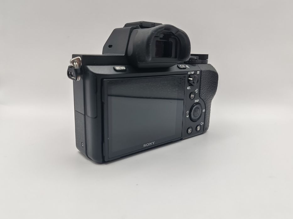 Doar 9463 CADRE! Kit Sony a7 II + obiectiv Sony 50mm F1.8