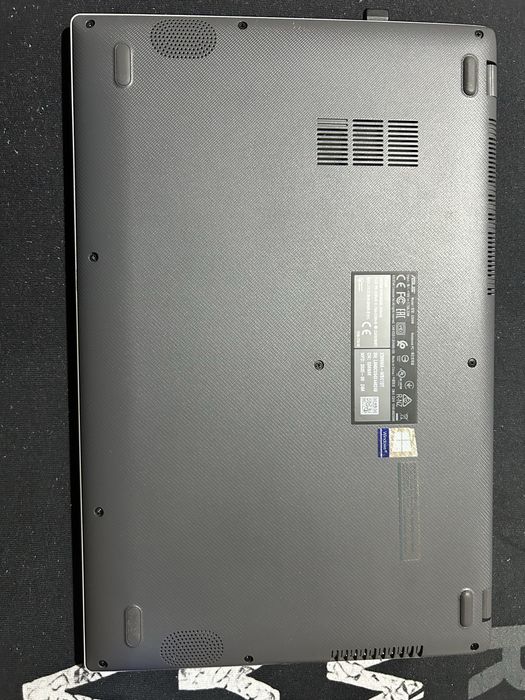 Лаптоп ASUS 15.6" Full HD с ПОДАРЪК чанта!