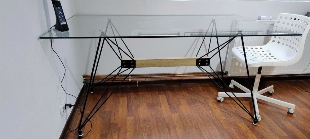 Birou sau masa din sticla