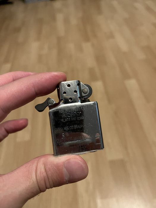 Brichetă Zippo cu model craniu