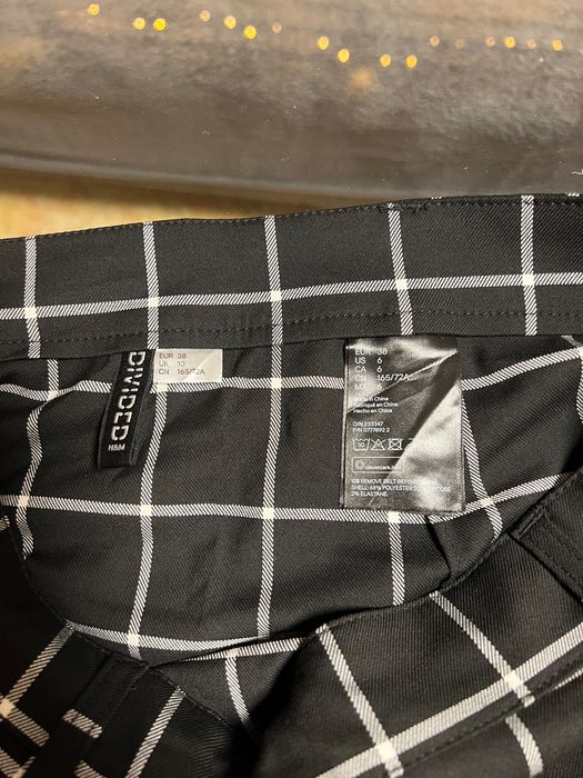 Дамска пола черна карирана