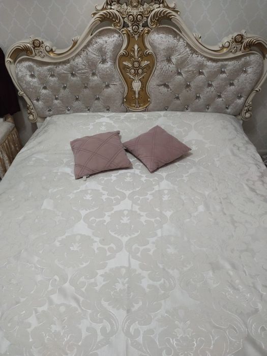 Продам двуспальную кровать