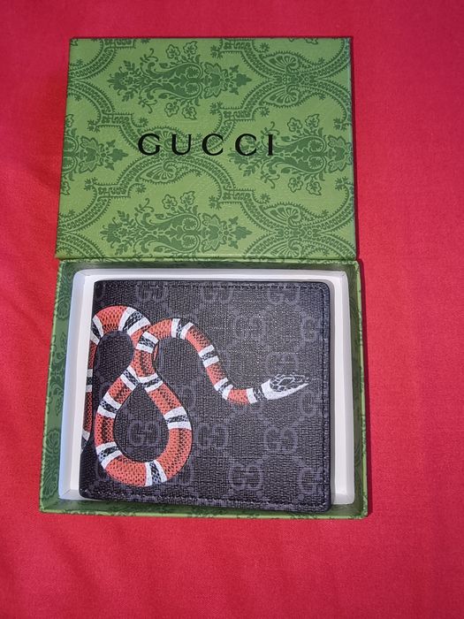 Vand portofel gucci nou