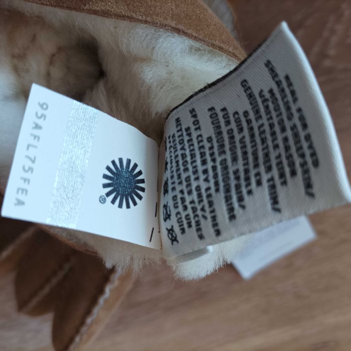 Barbour/Ugg дамска шапка и ръкавици