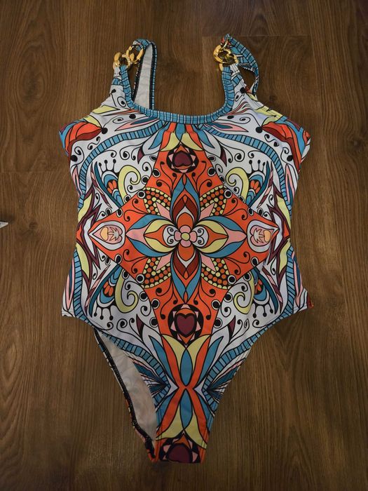 Намален! Нов луксозен цял бански М_Л с етикети