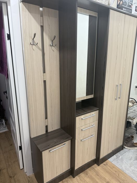 Продается  вместительная прихожая