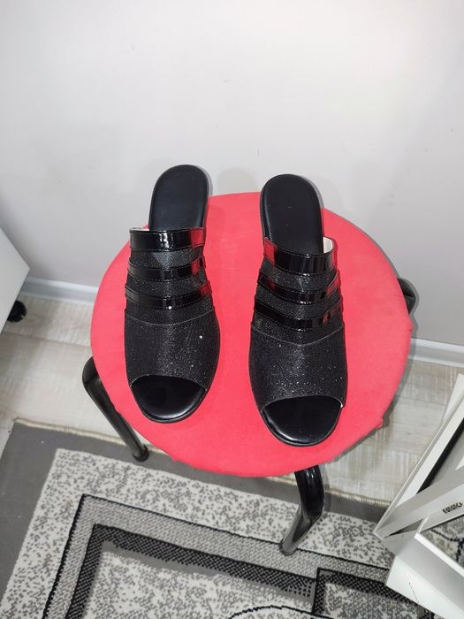 Продам чёрная басаножка 36р новый