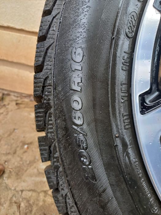 Продам 4 зимние шины на титановых дисках