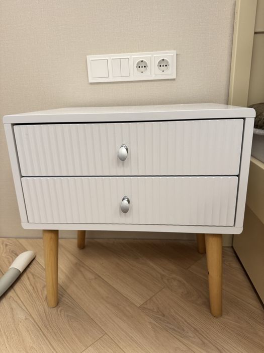 Прикроватная тумбочка