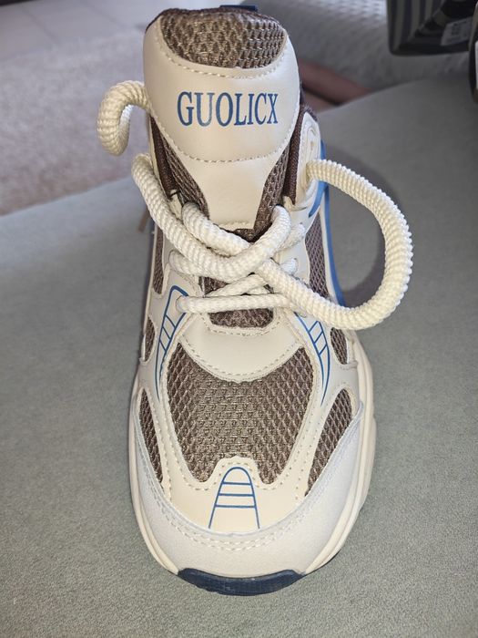 Продам новые кроссовки