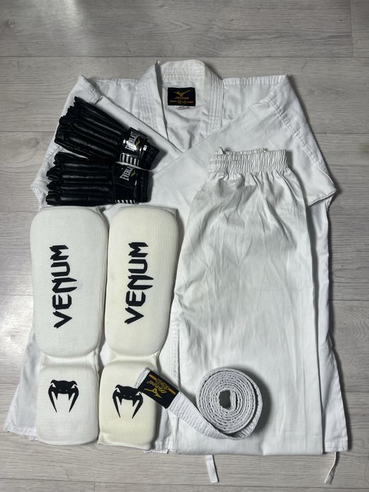 Кимоно + спортивная экипировка для каратэ