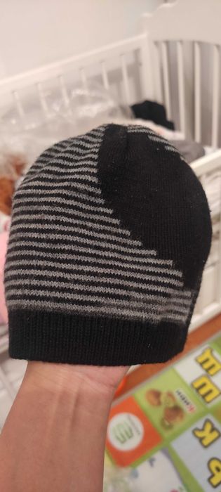 Продается черная шапка для мальчиков