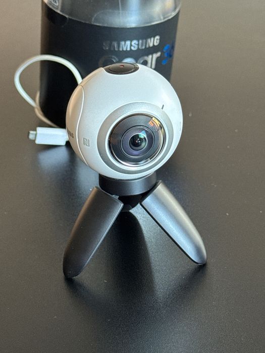 Samsung Gear 360 – Camera 360° + Trepied + 2 Baterii | Set Complet