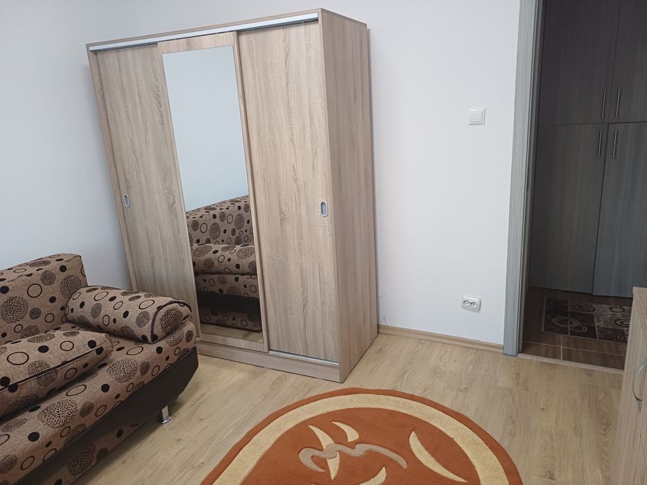 Închiriez apartament