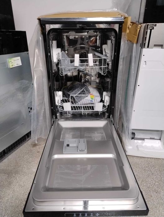 Чисто нова Черна Съдомиялна машина Candy 45 см