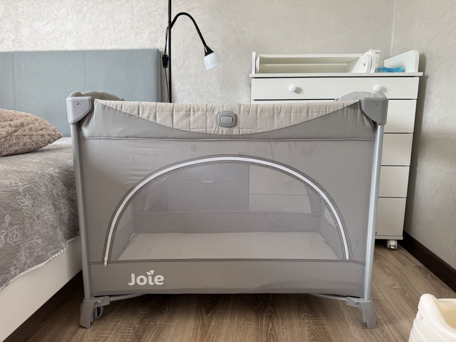 Кроватка манеж Joie Kubbie Sleep Wheat