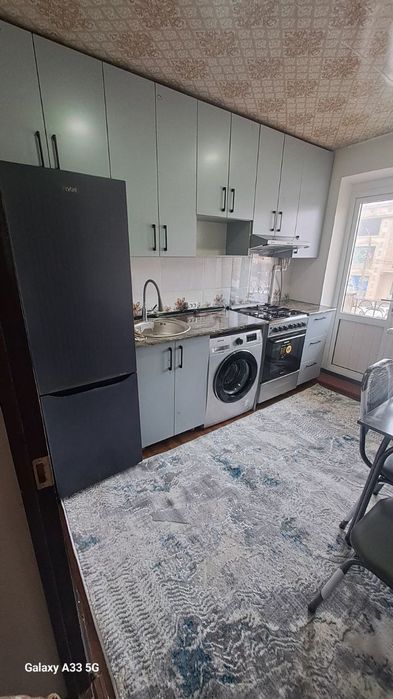 1 комнатная с мебелью и техникой вдоль центральной дороги!