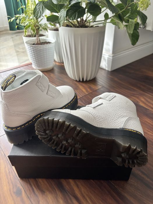 Ghete de dama Dr Martens