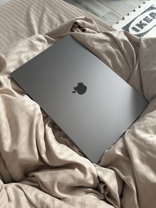 MacBook Pro 16 M1 Pro - Workstation Desktop - Display Defect