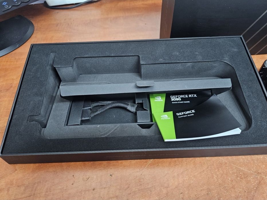 NVIDIA GeForce RTX 3090 Founders Edition видео карта