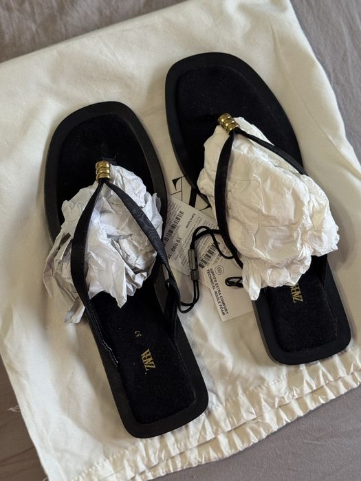 Сандалии Zara с этикеткой