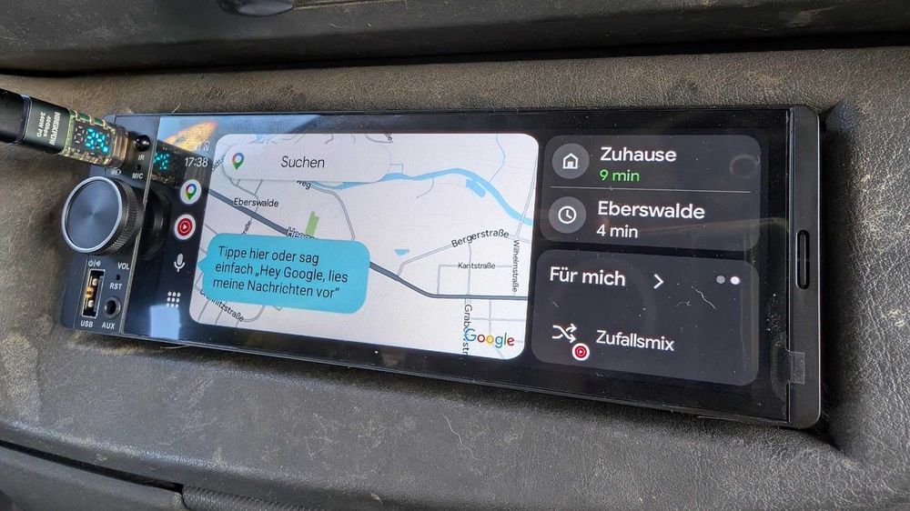 CarPlay / Android Auto радио 6.36” + Rear View Camera + Wireless Adapter (ПОДАРЪК)