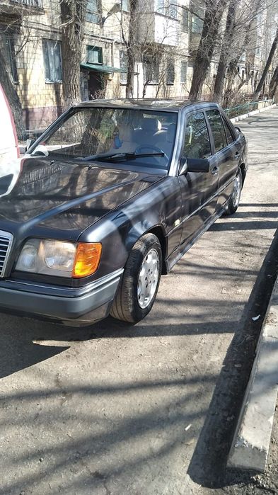 Автомобиль Мерседес бенс