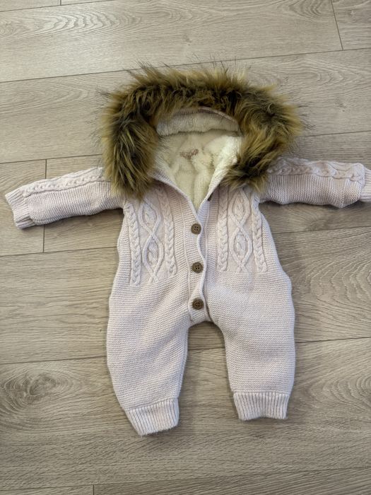 Бебешки плетен гащеризо 6-9м