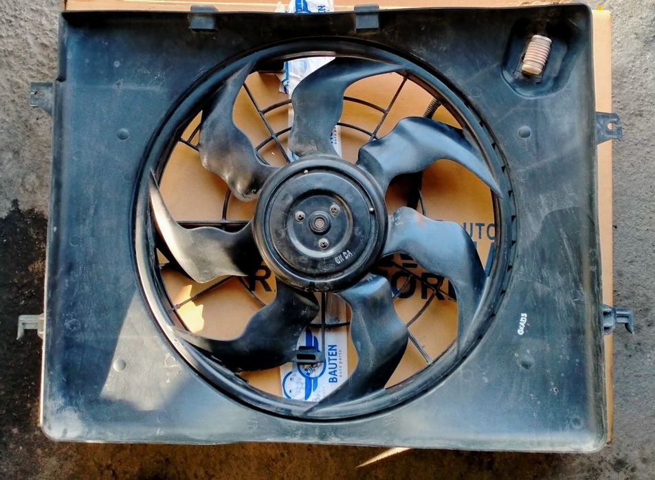 Продам диффузор радиатора Kia K 5 2013 год