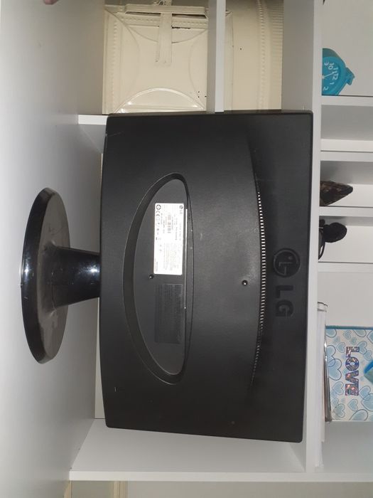 Olg manitor Flarton w1943C