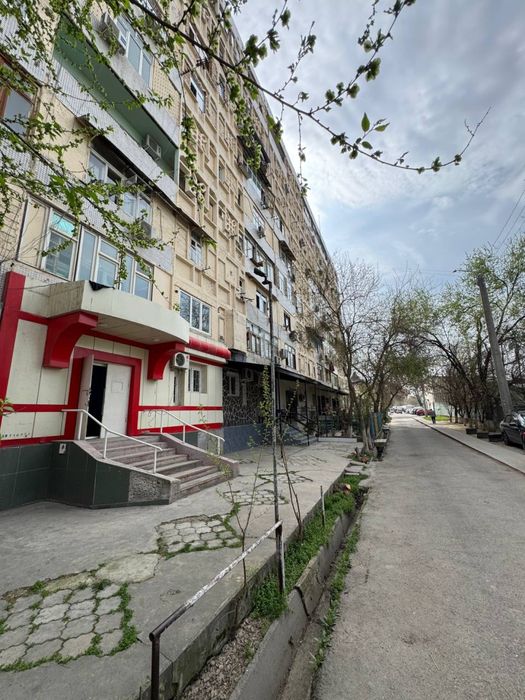 1в2/1/9 Нежилое-48 м.кв,базар Кадышева, под бизнес салон или офис