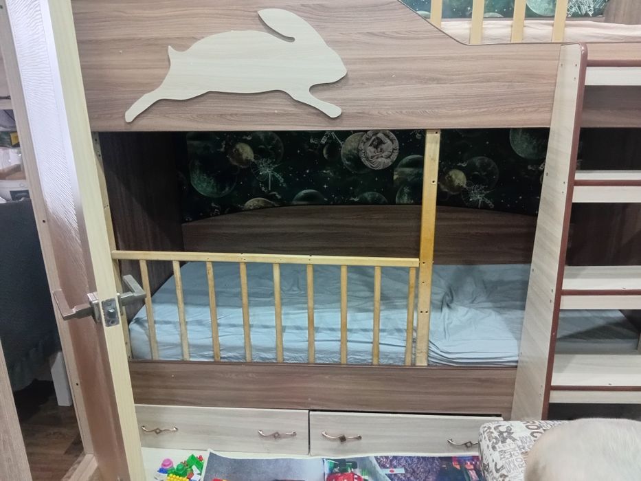 Двухъярусная кровать