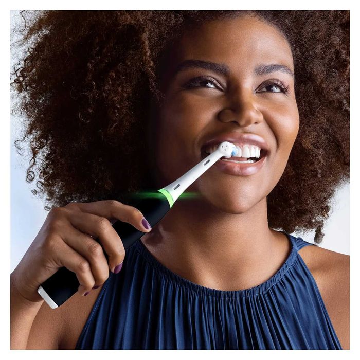 Четка за зъби Oral-B iO Series 3n, черна
