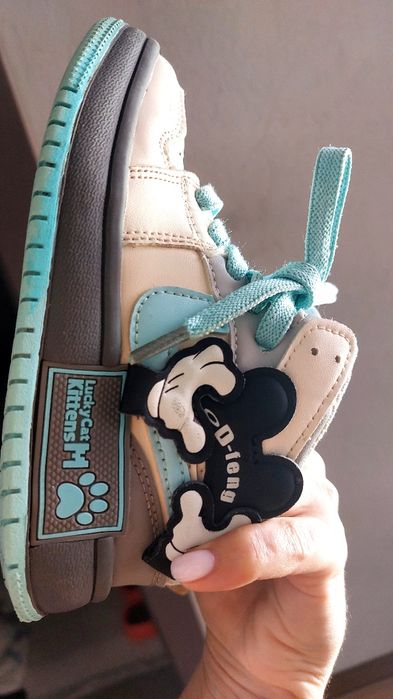 Ботиночки -кросовки для ребёнка