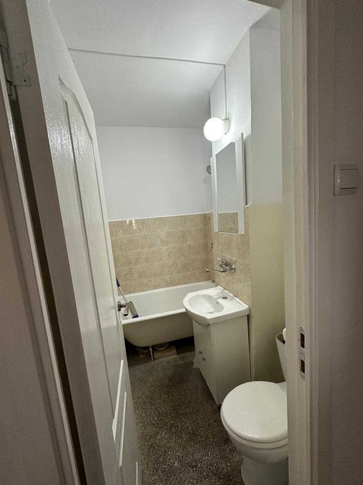 Apartament 2 camere decomandat - zona Milcovului, Campina