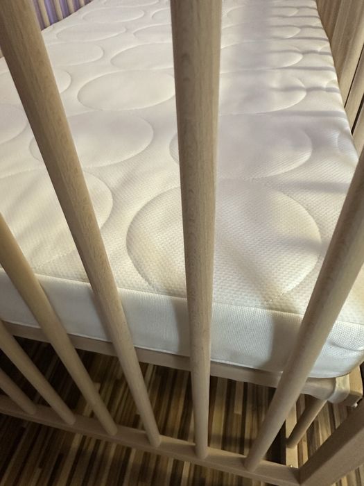 Patut din lemn, Ikea, cu saltea cu spuma, nou
