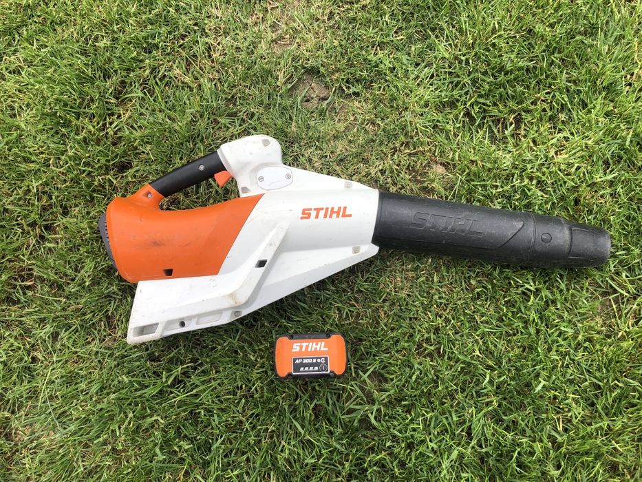 Suflanta pe baterie Stihl BGA 250 fabricatie 2024