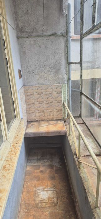 Продава се долен, самостоятелен етаж 30 кв.от къща/ тухла, кв.Даме Груев.