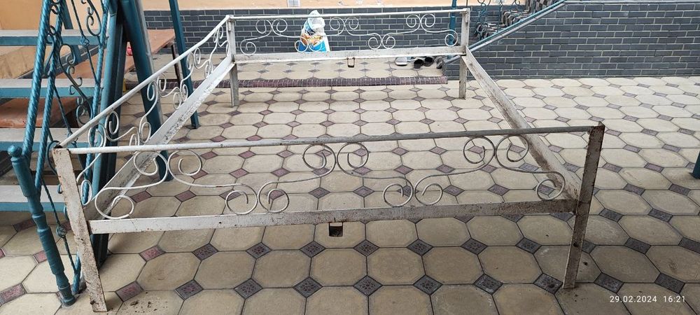 Eski temir so'ri,tapchan sotiladi yig'iladigan razmeri 250x200