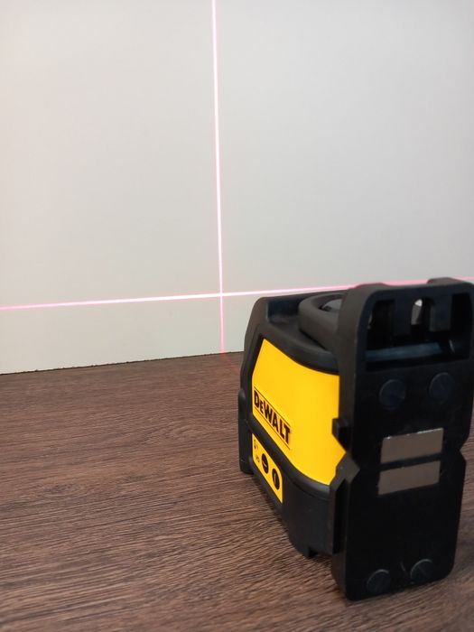 Vând laser Dewalt DW088