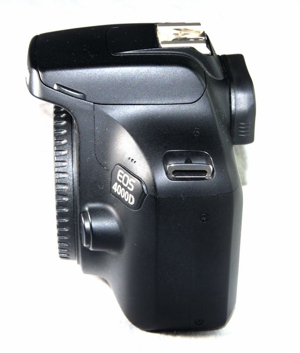 Комплект камера Canon EOS 4000D с обективи