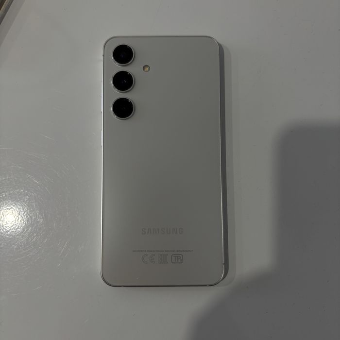 Продам Самсунг S24 128 г