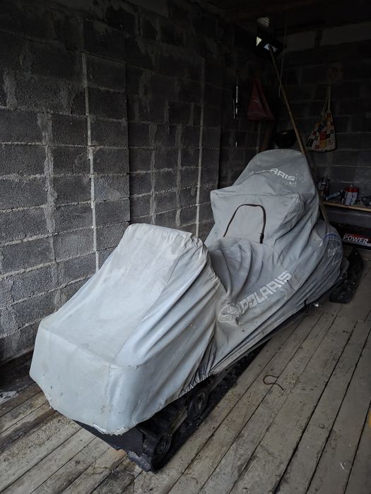 Snowmobile Polaris Widetrak 500