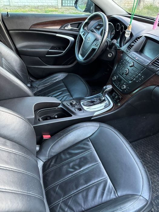 Vând Opel insignia OPC LINE SPORT TOURIER  4 x 4 turbo benzina 220 cp