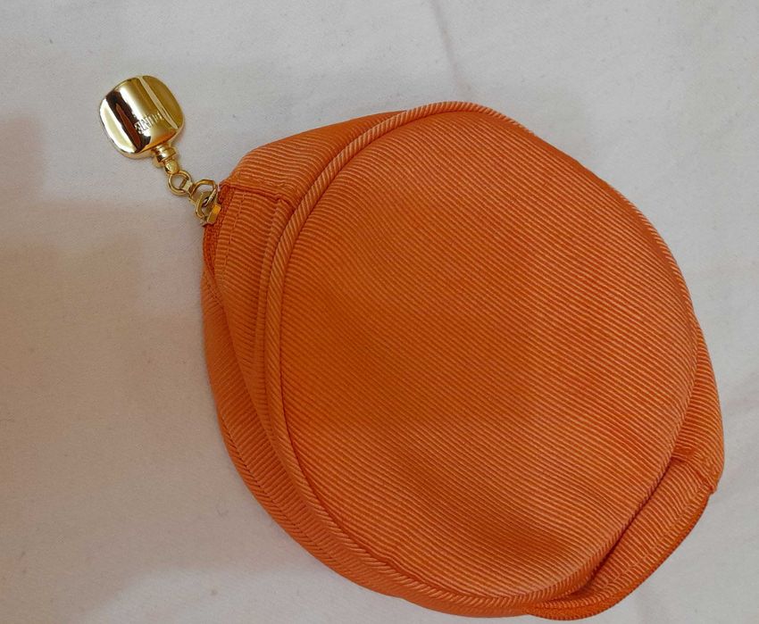 Продавам дамски парфюм дезодорант  Dune на Dior 100 мл. спрей