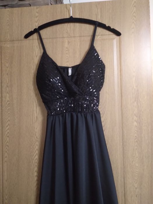 Vand rochie neagra cu paiete