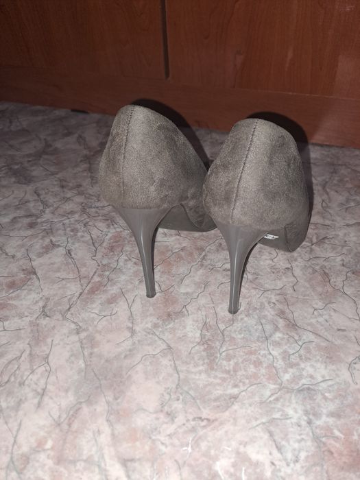 Продам туфли замшевые.