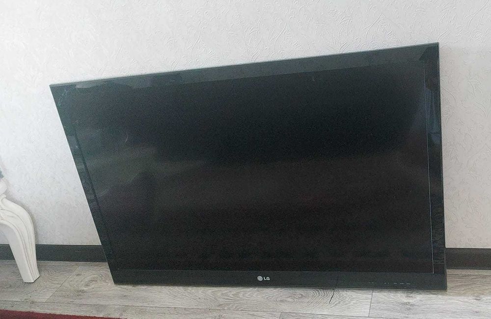 Телевизор LG диагональ 140см