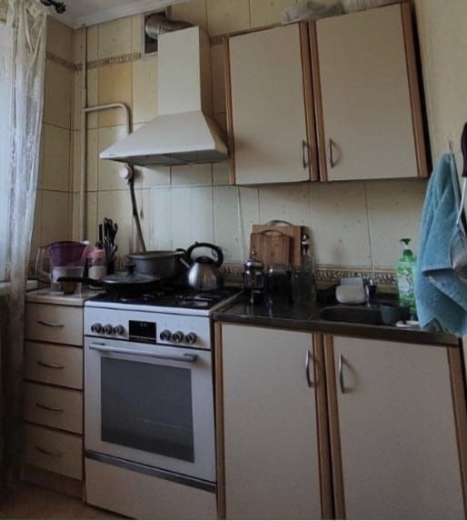 Продам б/у шкафы и вытяжку б/у