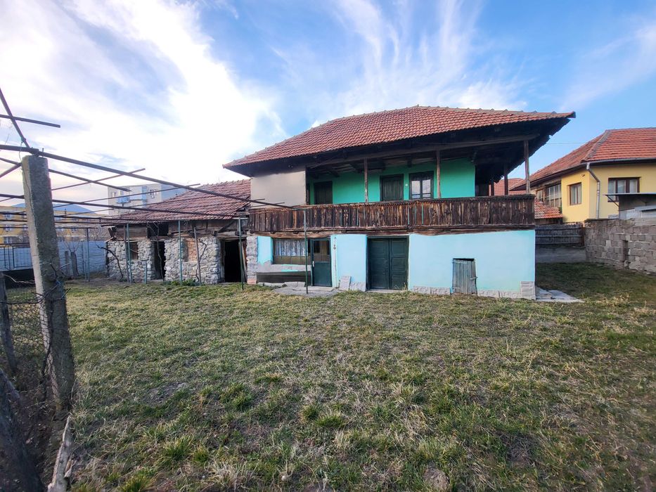 Casa batraneasca+teren 588 mp in Bumbesti-Jiu,zona linistita